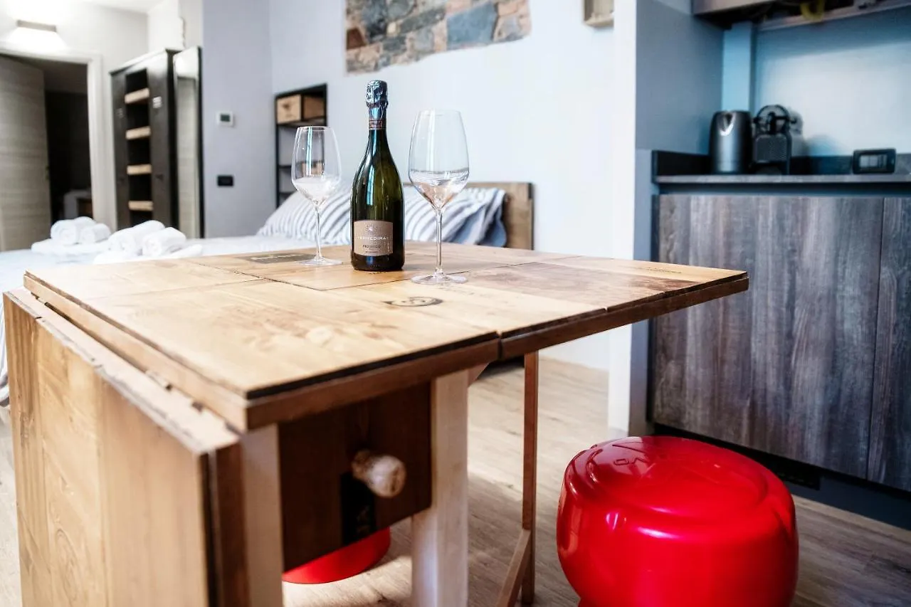 Апартаменты Wine House - The House Of Travelers Комо 0*,