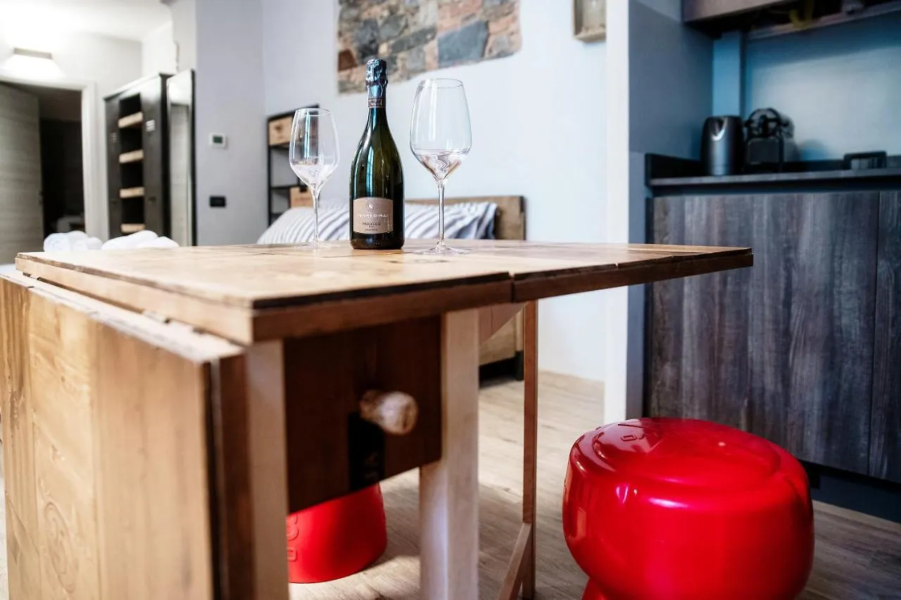 Wine House - The House Of Travelers Apartment Como Italy