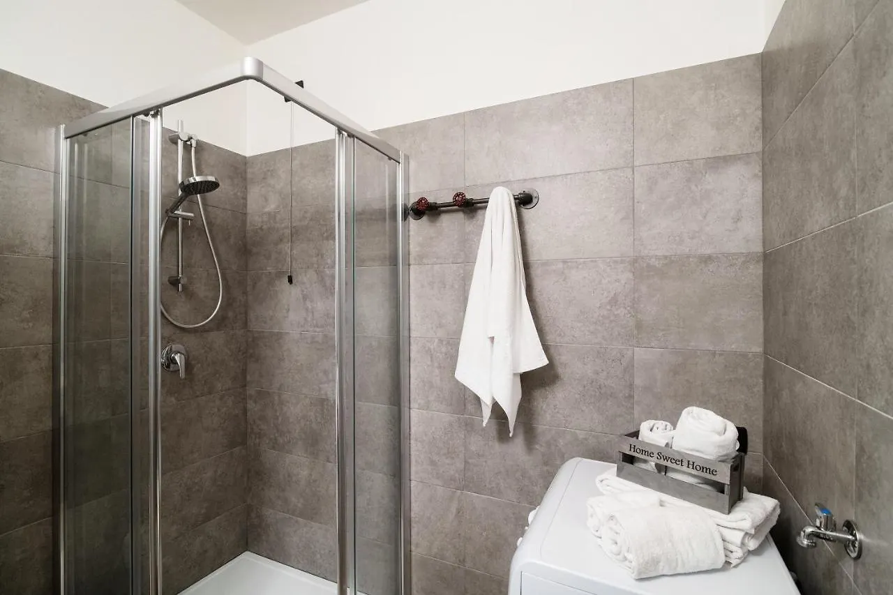 Wine House - The House Of Travelers Apartment Como Italy