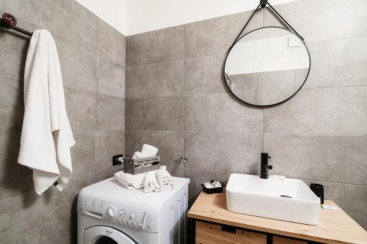 Wine House - The House Of Travelers Apartment Como